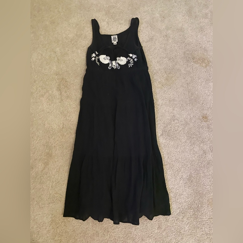 Ivy Jane. Size XS. I wear a medium and it fits me perfectly however.